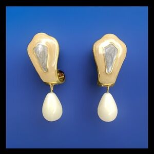 Earrings Trifari Dangle Pearl Gray Cream Enamel Gold Toned Vintage 1.5”Post